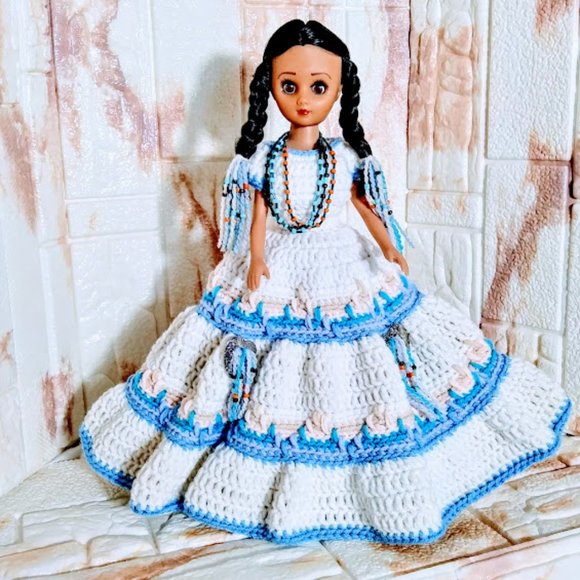 DOLL*NATIVE AMERICAN*HAND CROCHETED CLOTHING*BEADED NECKLACE*COLLECTORS ITEM* - Picture 3 of 12